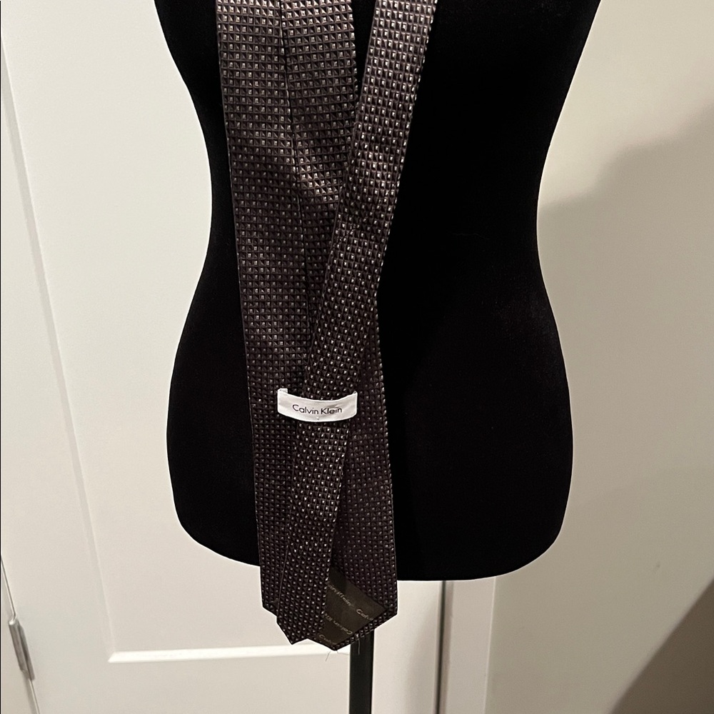 Calvin Klein Men's Black Textured Silk Tie